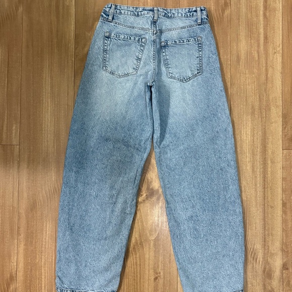 Low Rise Barrel Jeans - Picture 2 of 4